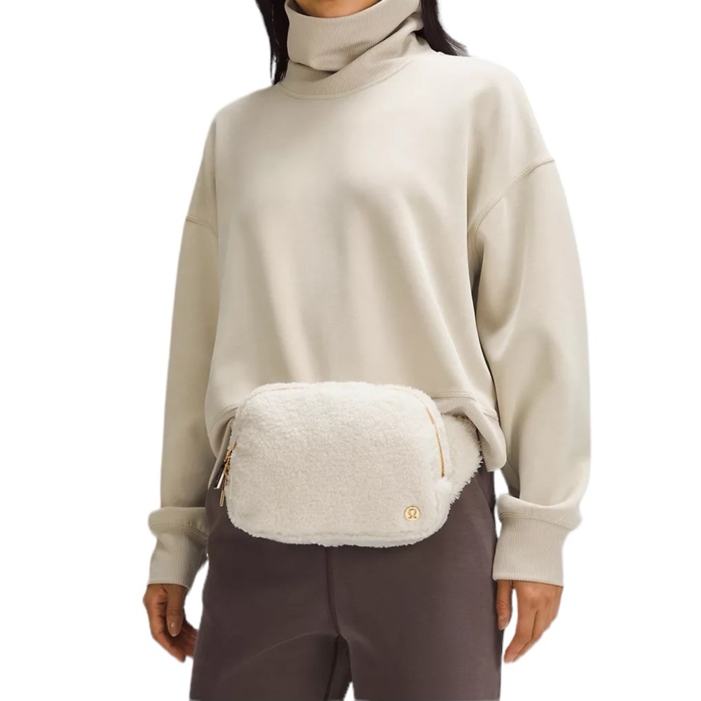 NEW lululemon Everywhere Belt Bag Large Fleece Size 2L Gold Hardware - Picture 4 of 8